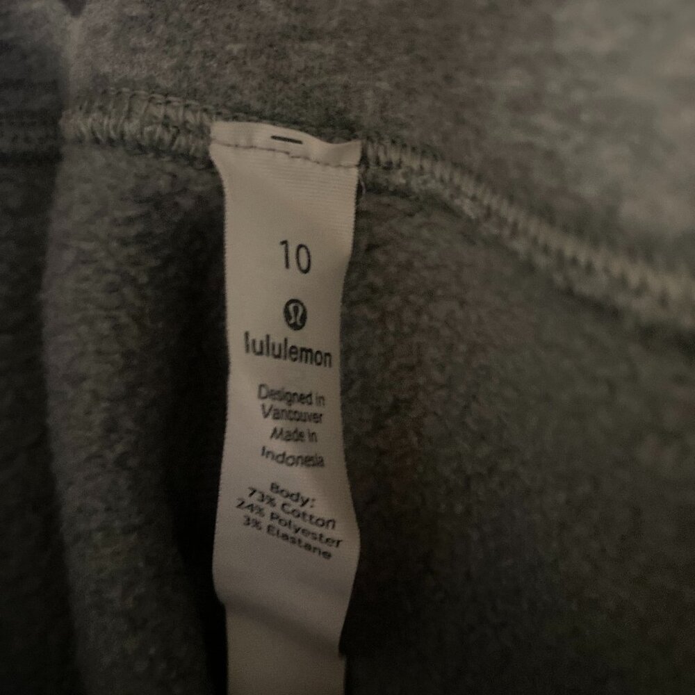 GRAY LULU LEMON SWEAT PANTS, LEGGINGS,